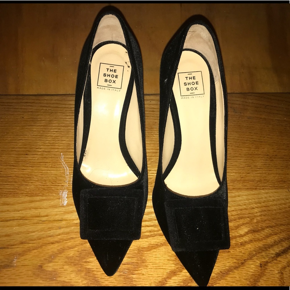 The Shoe Box Suede Bow Black Pumps